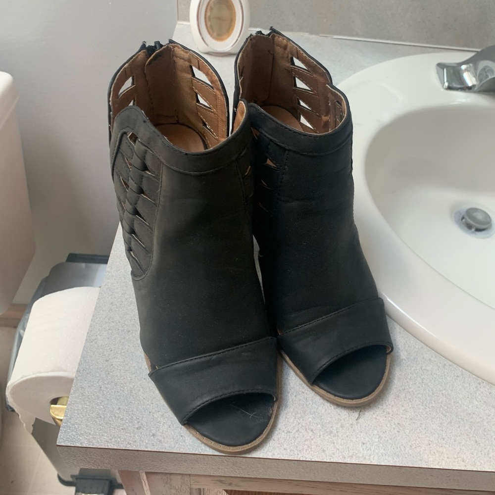 Black Qupid booties size 6